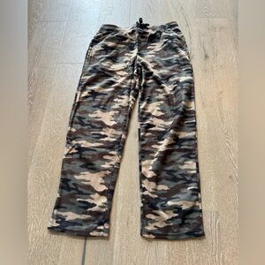 Victory Lounge camo fleece pants